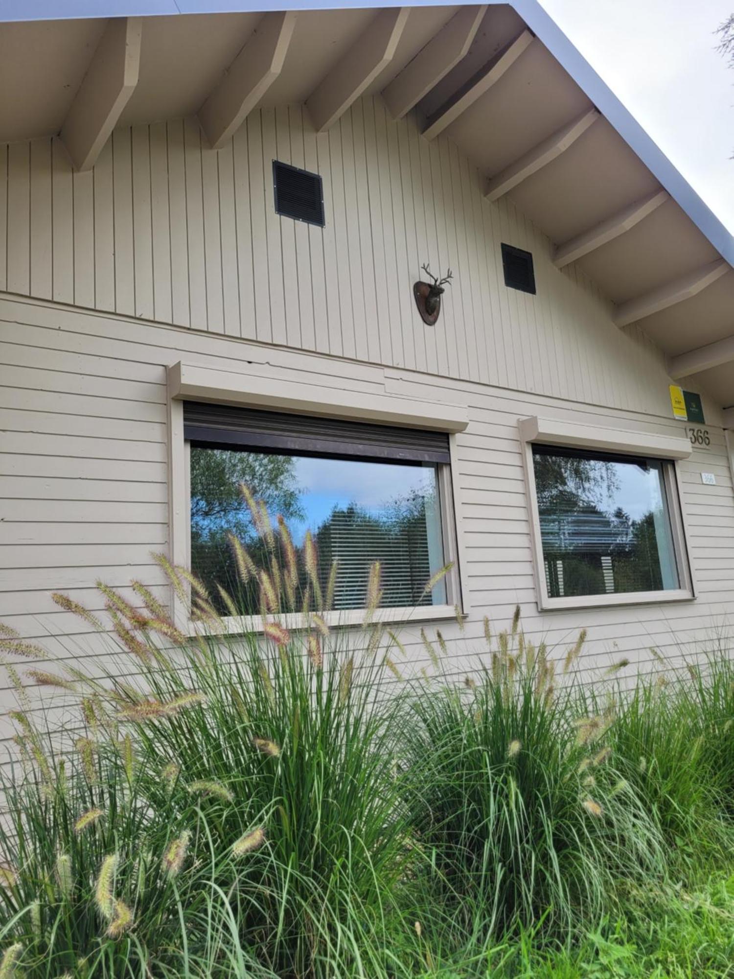 Rustig Gelegen Chalet Kapeki Met Tuin Aan Het Water Geel Exterior photo